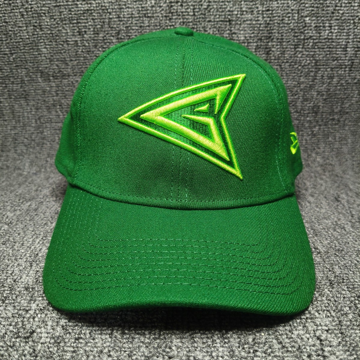 New Era 39THIRTY Green Arrow DC Comics Stretch Fit Hat Cap Green Y402