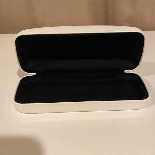 Nine West White Clamshell Glasses Case 6"x3" Hard Shell Eyewear Protector - Picture 6 of 6