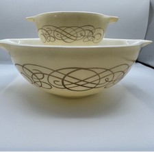 PYREX Golden Scroll VINTAGE #444  #441 USA 4 QT 1 1/2 PT Bowls