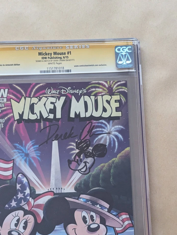 Mickey Mouse #1💥CGC 9.8🔥(IDW Publishing, 6/15)💫Derek Charm ✍️ y boceto. Foto 3 de 4