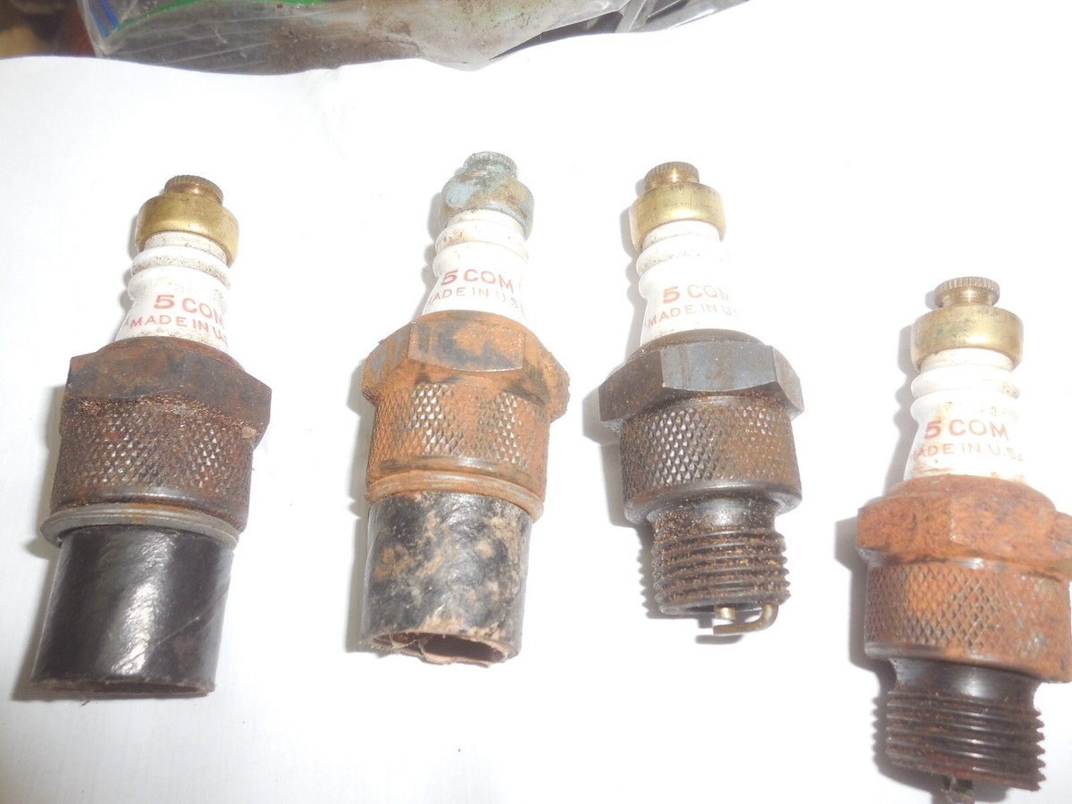 Vintage NOS Champion 5 COM Spark Plugs Lot Of 4 Brass Tops