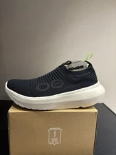 Oofos Men’s Oomy Zen Chalk Black $159 MSRP Size 12