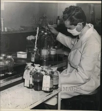 1951 Press Photo Scientist Working in Laboratory - sya54410