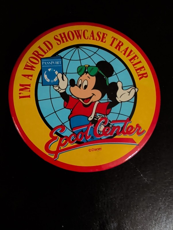 1994 Walt Disney World Epcot  I'm A World Showcase Traveler Pinback Button