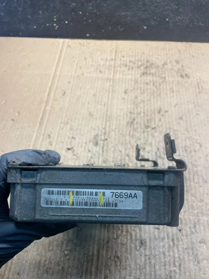 2001 Dodge Caravan двигатель компьютер управления ECM ECU P05127669AA s4921 DG - Изображение 4 из 4