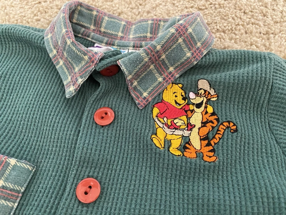 Mameluco vintage Winne The Pooh “100 acres Woods Tool Crew” verde/a cuadros tamaño 24 m Foto 4 de 4