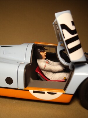 1/18 FIGURE STEVE MC QUEEN LE MANS 70 VROOM PAINTED FOR AUTOART