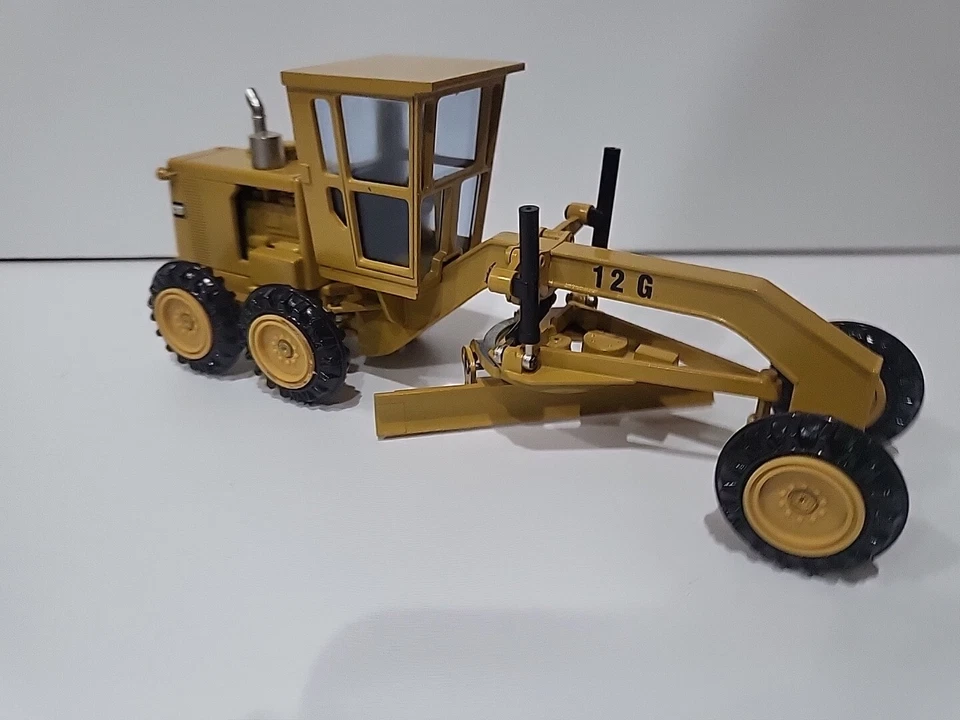 Niveleuse CATERPILLAR 12G NZG 150 Echelle 1/50 - Photo 3/4