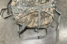 US MILITARY LARGE RUCKSACK ACU CAMO ADJUSTABLE STRAPS DURABLE PRE OWNED USED .