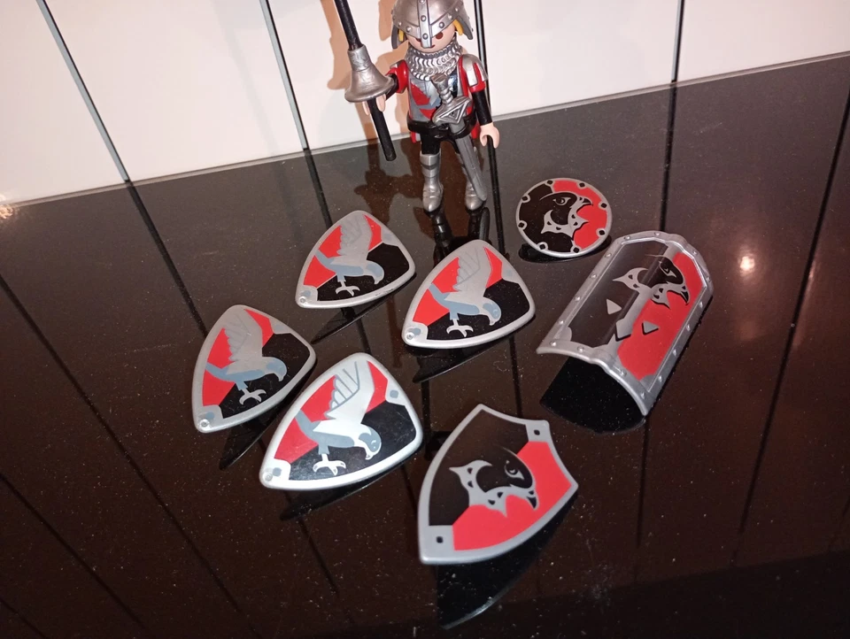 PLAYMOBIL médiéval lot Chevalier du Faucon + 7 boucliers et 1 drapeau, moyen age - Photo 2/2