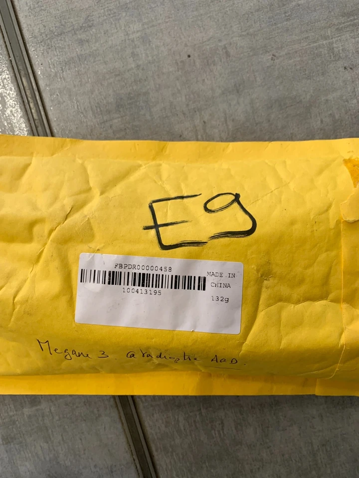 Catadioptre arrière droite - RENAULT Mégane III - Photo 4/4