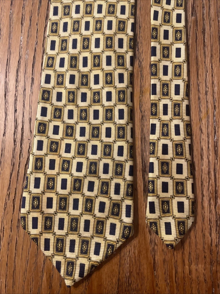 Corbata de seda geométrica Valentino vintage usada en excelente estado para hombre hecha en Italia Foto 4 de 4