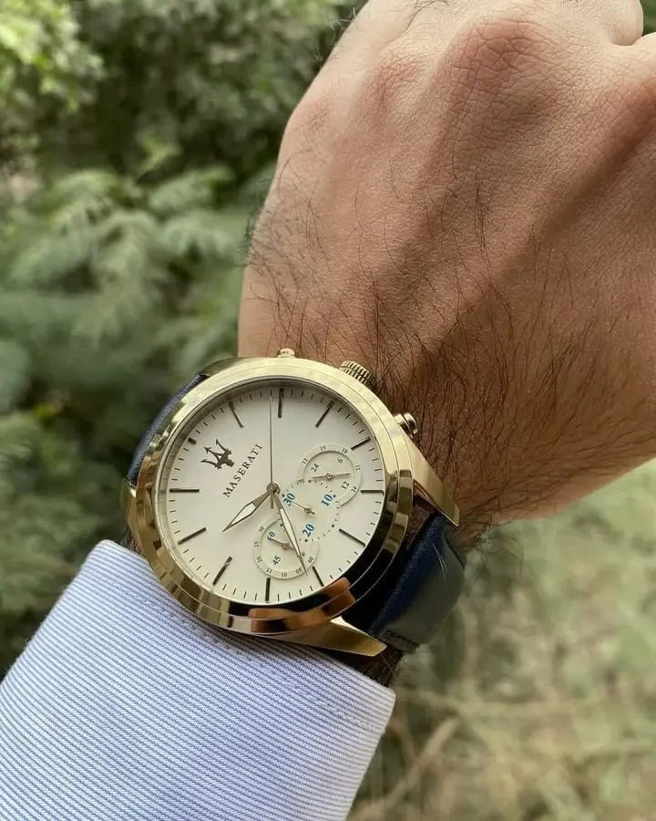 Reloj cronógrafo Maserati Traguardo para hombre esfera blanca con correa de cuero azul. Foto 3 de 4