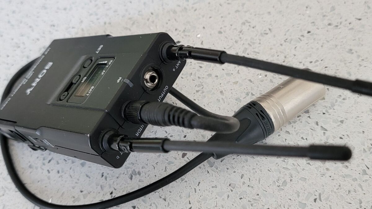 Sony URX-P2 Portable UHF Synthesized Tuner Receiver 42-45 Sony URX-P2 Portable UHF Synthesized Tuner Receiver 42-45