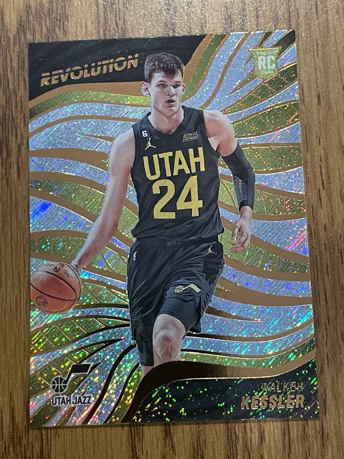 2022-23 REVOLUTION ROOKIE HOLOFOIL #137 WALKER KESSLER JAZZ SWEET CARD!! LOOK!!