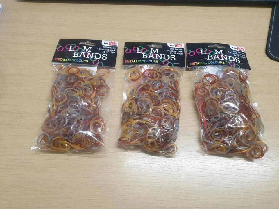1800 Loom Bands - Metallic Colours - 1 Knotting Hook & 24 S Clips JUST £6.49 - Image 2 of 4