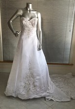 New Elegant Long Trailing Wedding Gown Dress White Size 18 Dress.