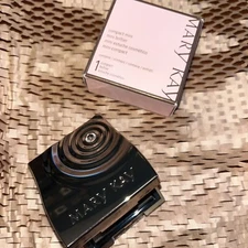 New In Box Mary Kay Refillable Magnetic Mirrored  Special Edition Compact Mini
