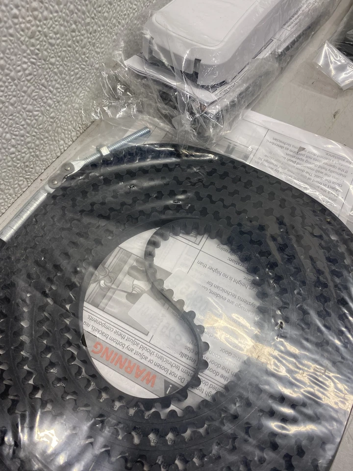 Abridor de puerta de garaje inteligente Genie StealthDrive Connect 1-1/4 HPC DC 7155-TKV Foto 3 de 4