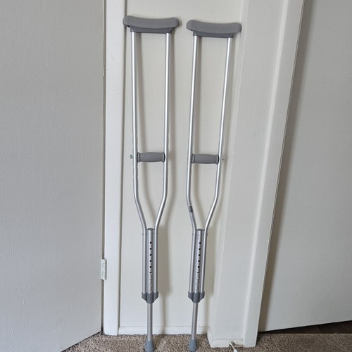Adjustable Aluminum Underarm Crutches Pair Silver Gray with Handgrip Pad