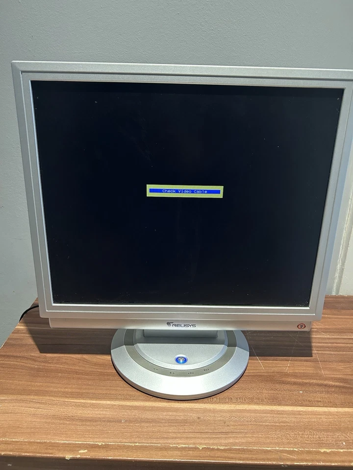 Relisys TL795A-RU 17" TFT LCD Monitor Retro PC Gaming Silver Tilt Screen Boxed - Image 2 of 4