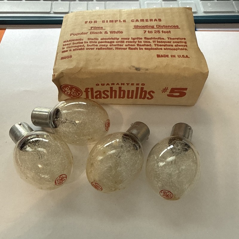 Vintage General Electric Flashbulbs Number 5 Pack of 4 GE Flash Bulbs 1950's NOS
