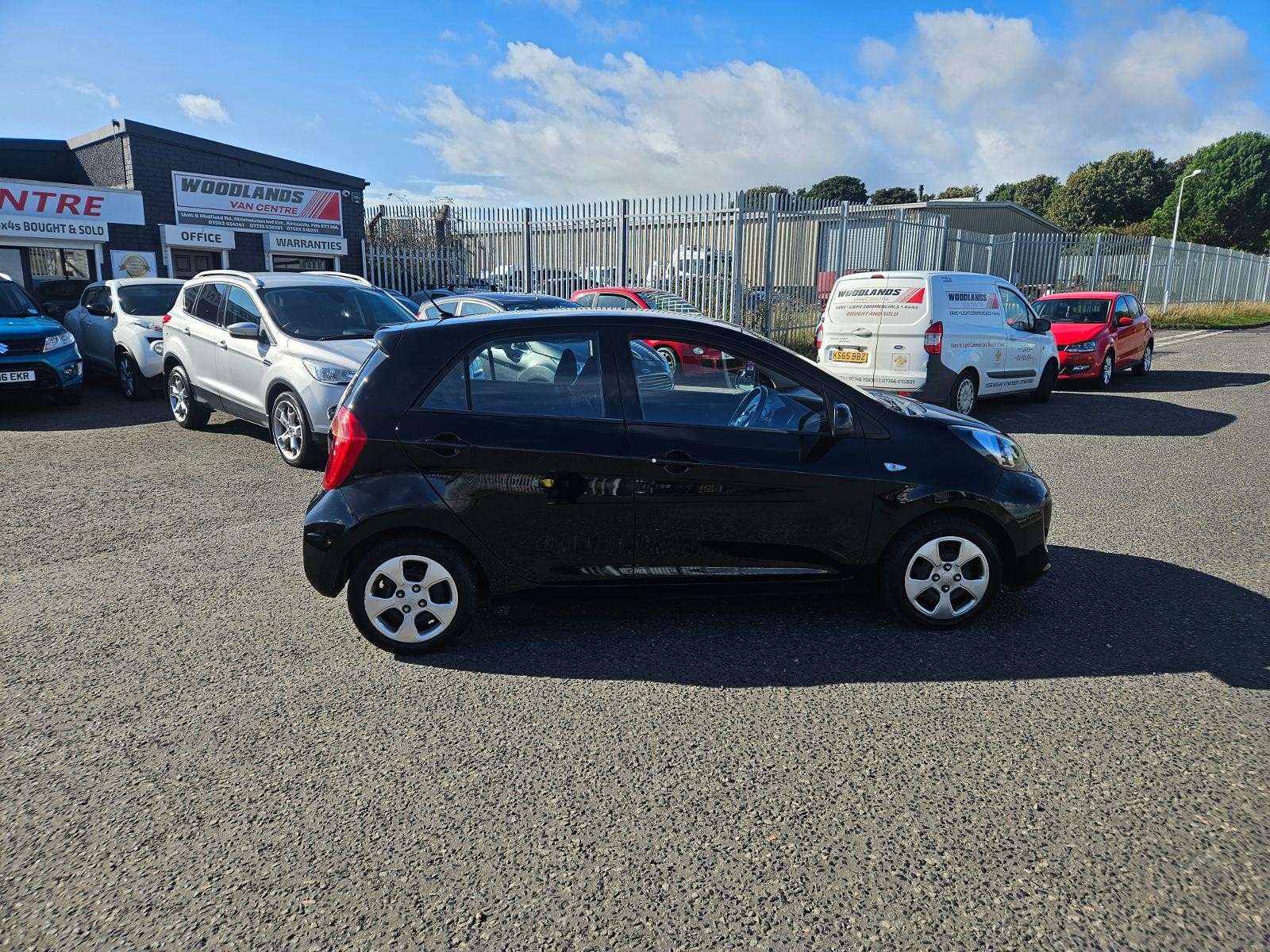 2017 Kia Picanto, photograph 2
