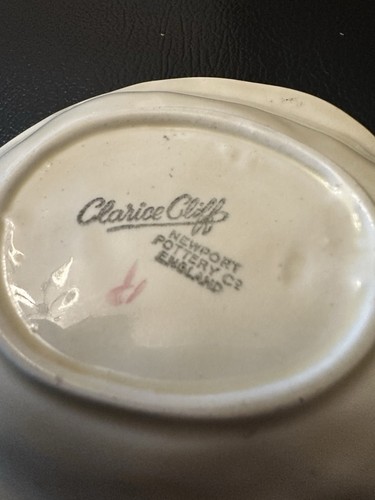 Clarice Cliff Newport Pottery cabbage leaf dish - Picture 3 of 3