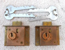 (2) NOS Vintage EAGLE Lock   Trunk - Cabinet - Drawer -  With 4 same keys