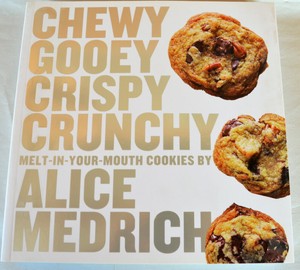 Chewy Gooey Crispy Crunchy Melt-In-Your-Mouth Cookies By Alice Medrich (9781579653972)