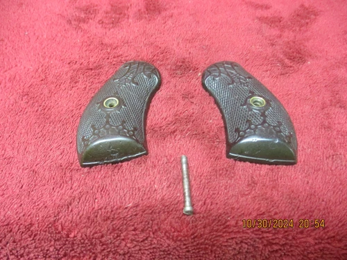 H &R "The American Double Action" 38 S&W Cal., PART: Grips w/screw