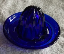 Fresh Juice Cobalt Blue Glass Citrus Reamer Manual Juicer Fun n Functional Glass