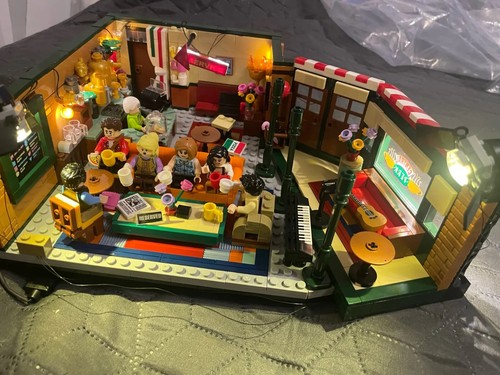 1228Pcs TV American Friend Apartment Central Perk Cafe Model Building Blocks Set - Picture 7 of 9