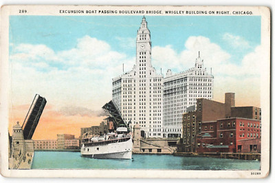 1928 Excursion Boat Passing Boulevard Bridge, Chicago VTG Postcard CG3.