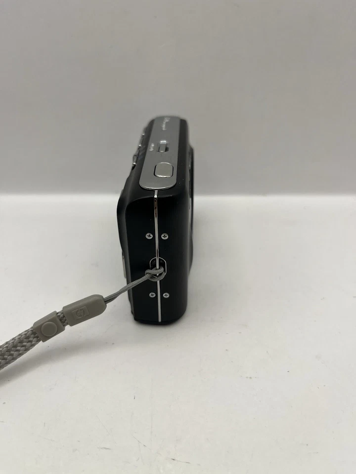 HP Photosmart M737 8.0MP Digital Camera Black – Fully Working with Strap - Image 3 of 4