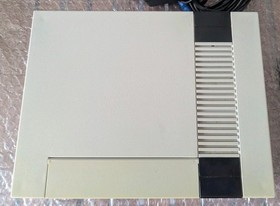 Nintendo NES Konsole mit 7 Spiele Mario Tetris Gradius... 2 Controller