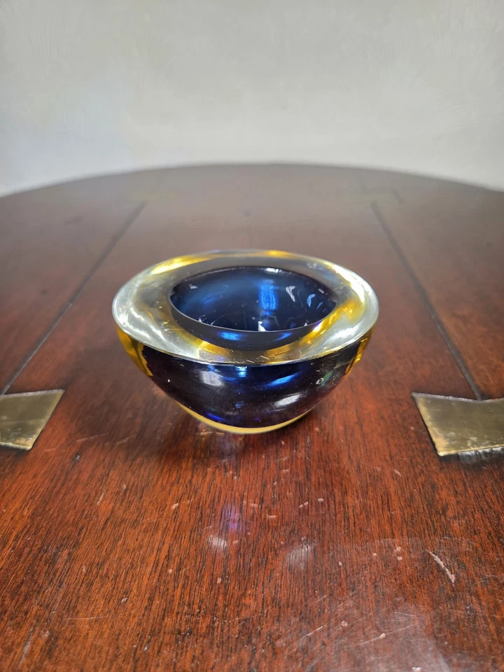 Vintage UV Sensitive Murano Italian Art Glass Blue & Yellow Cased Sommerso Geode - Image 4 of 4