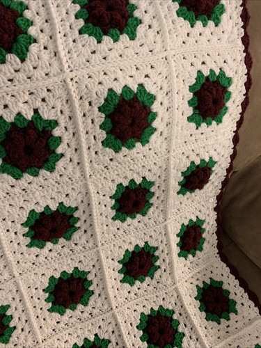 Vintage Granny Squares afghanische HANDGEMACHTE Häkeldecke 44"x55" burgund weiß grün - Bild 10 von 12