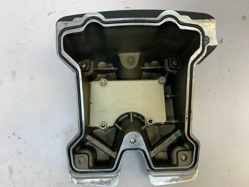 Cubierta de culata Harley-Davidson Street 750 p/n 16500346 usada Foto 4 de 4