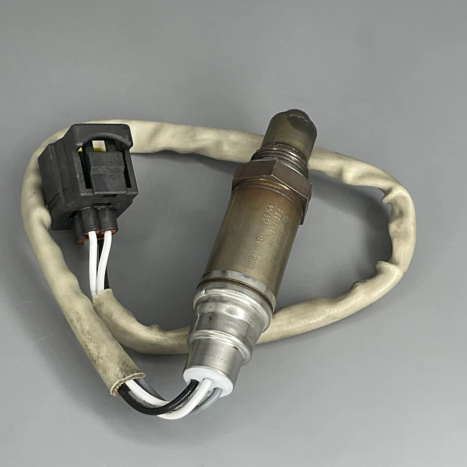 BOSCH GENUINE OXYGEN SENSOR For Dodge Ram 1500 2500 3500 Jeep 13687 - Image 2 of 4