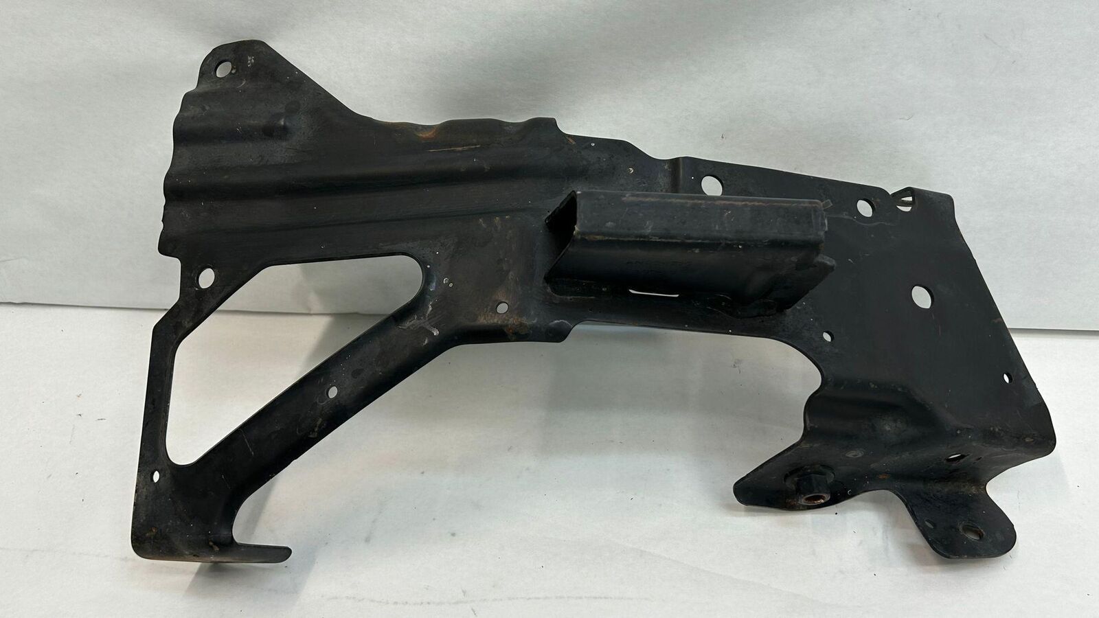 Silverado 1500 Right RH Side Inner Bumper Face Bar Bracket 2016 