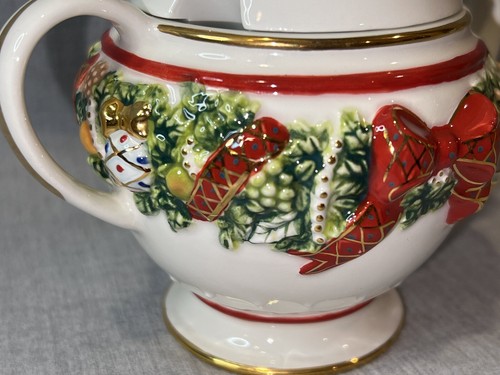 Vintage Waterford Holiday Heirlooms Creamer and Sugar Bowl Set - Picture 16 of 24