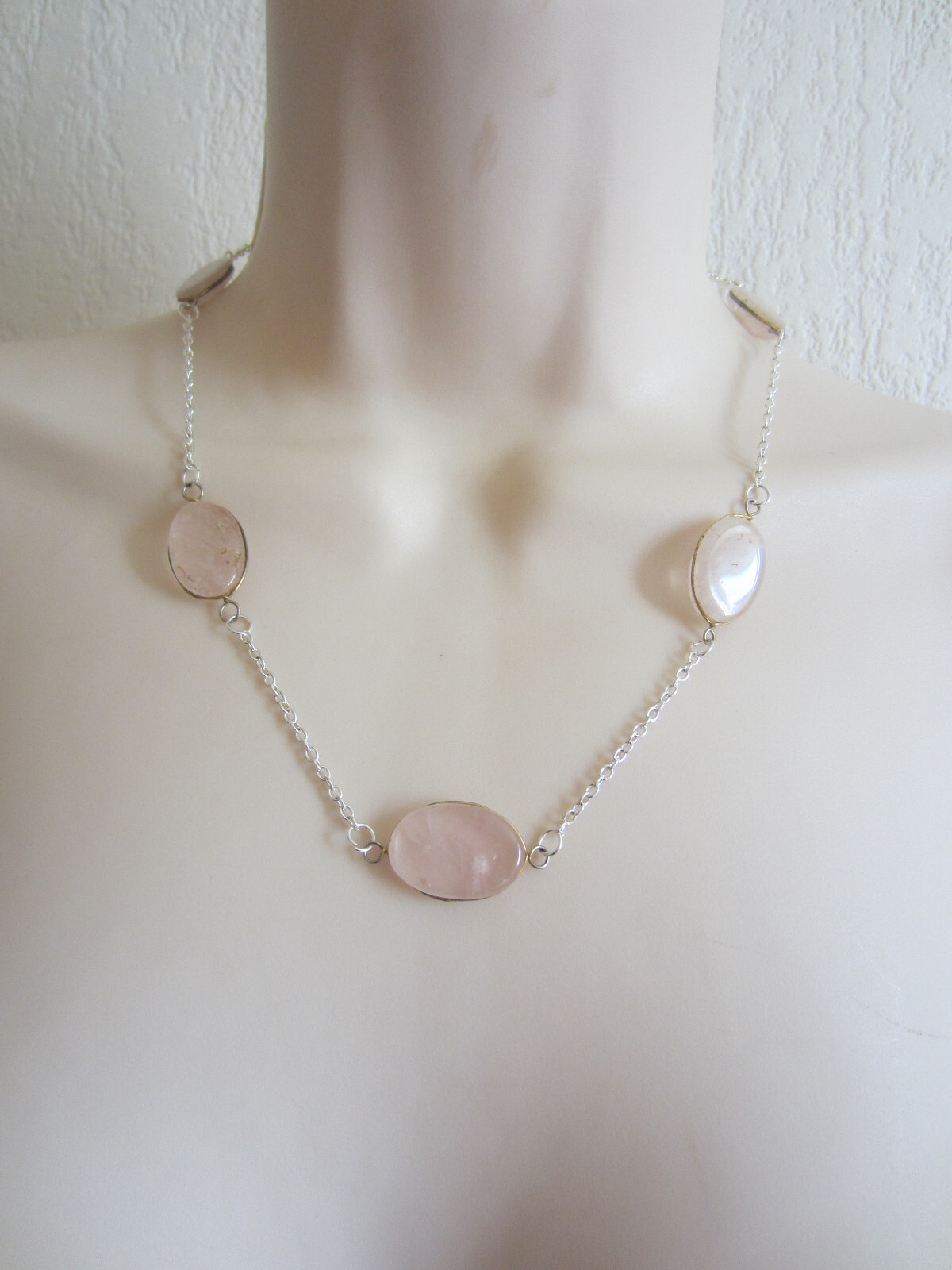 Collier avec pierres en quartz rose pour illuminer vos tenues d'été