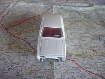 DINKY TOYS FORD TAUNUS 559 grise Dinky Toys Meccano 1/43 jouet avec boite EUR 70,00 - FR