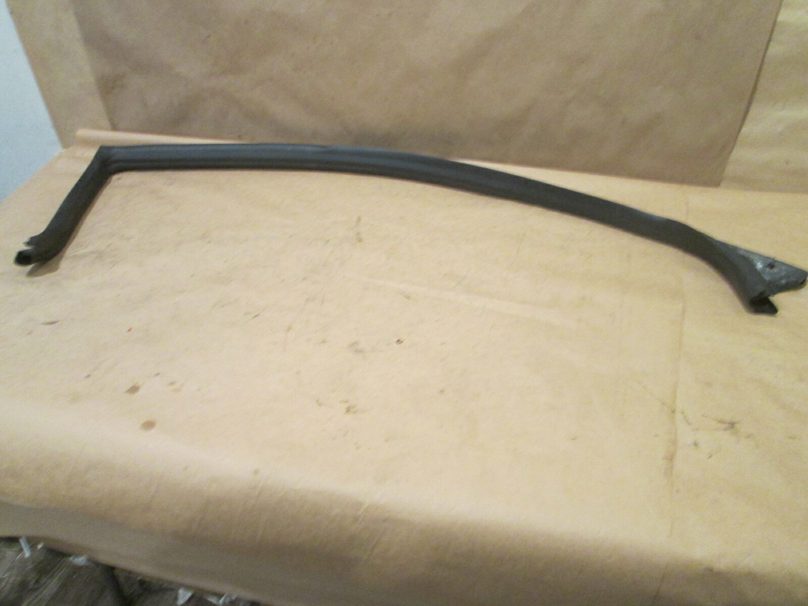 Ferrari 458 - LH Door Upper Perimeter Seal - 84087500