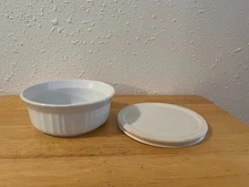 Corning Ware French White Stoneware 16oz 473mL  Round Dish with Plastic Lid