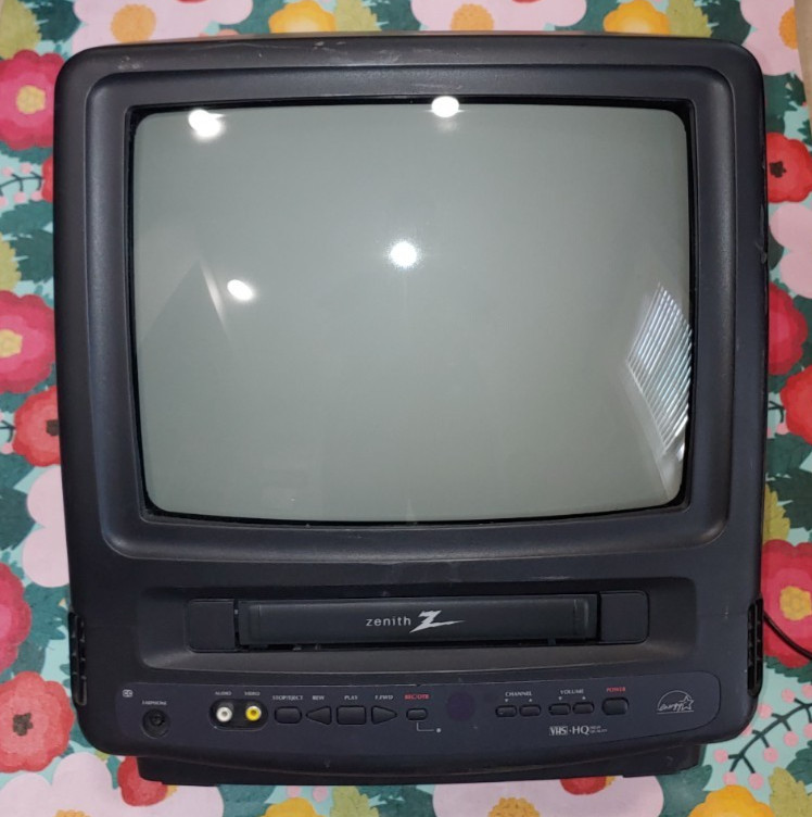 Zenith TVSB1320 13" CRT TV VHS Combo Retro Gaming Good Condition