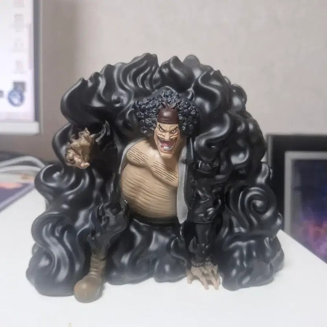 One Piece Blackbeard Marshall D. Teach Coin Figure (Pre-Owned)