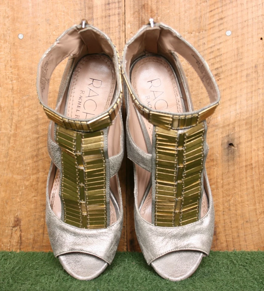 Sandalias esculpidas de tacón de aguja de 4" de cuero de peltre con eslabones de barra dorada RACHEL ROY talla 7,5 Foto 4 de 4