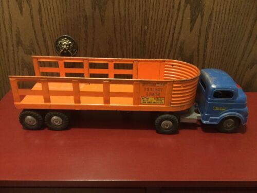 Vintage 60s Tan Structo Vista Dome Horse Van, Turbine Cab and